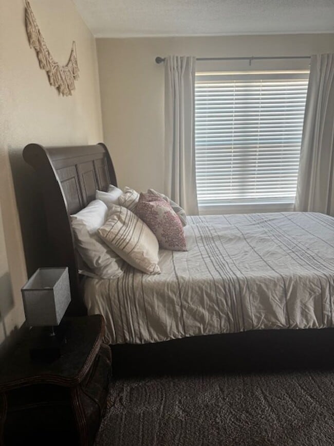 Building Photo - 3/2/2 Gated Community, Fenced Yard, Pool Access