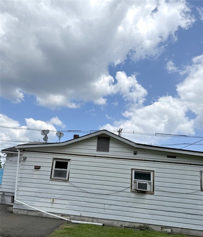 Building Photo - 135 Ramapo Rd