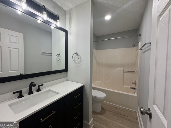 Building Photo - 2505 W Broad St