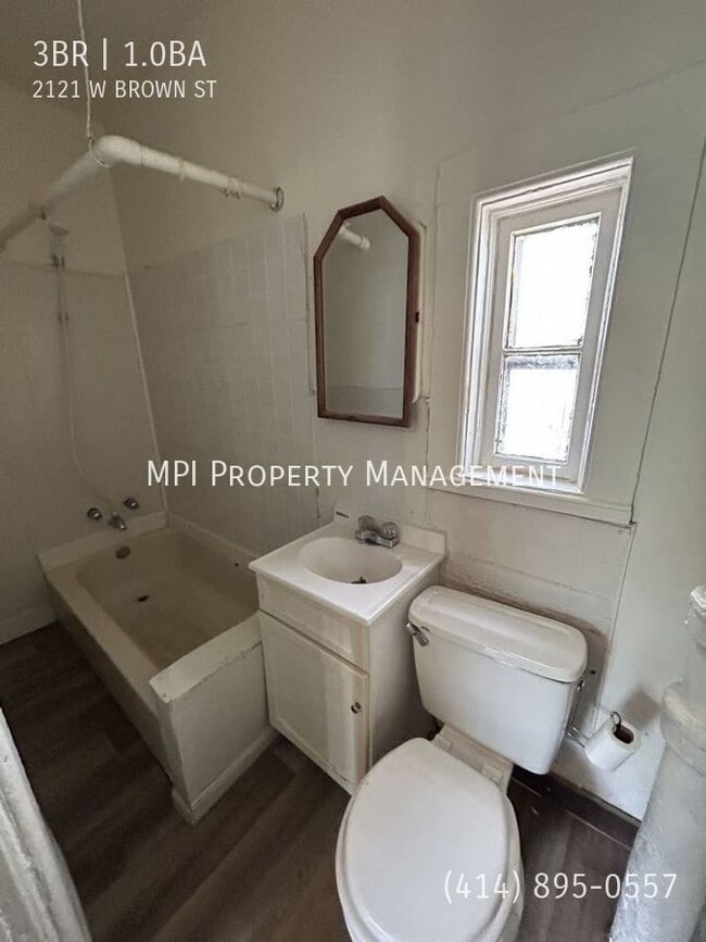 Building Photo - 2121 W Brown St