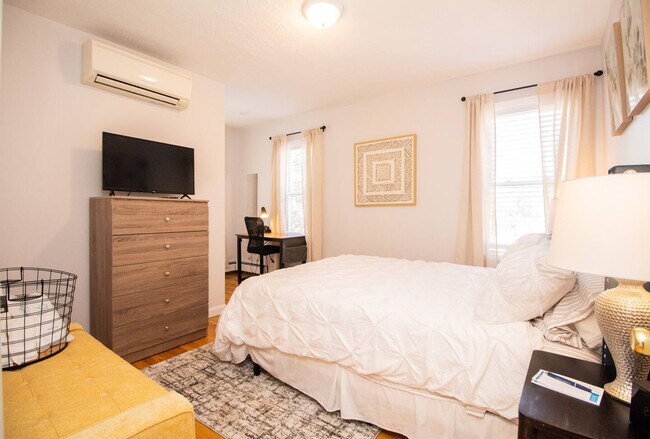 Building Photo - 1002 Tremont St