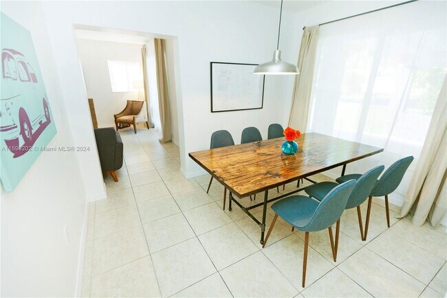 Building Photo - Northeast 132nd Street, North Miami, FL 33...