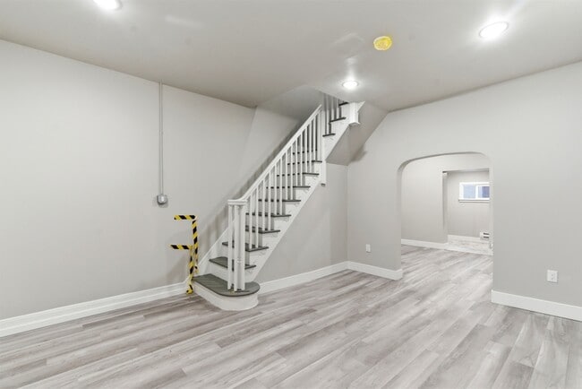 Building Photo - 662 N Yewdall St