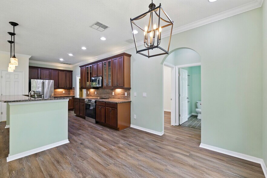 Building Photo - 2480 Cypress Tree Trl