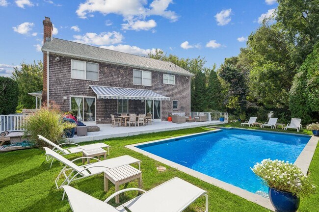 Building Photo - 25 Meadowgrass Ln