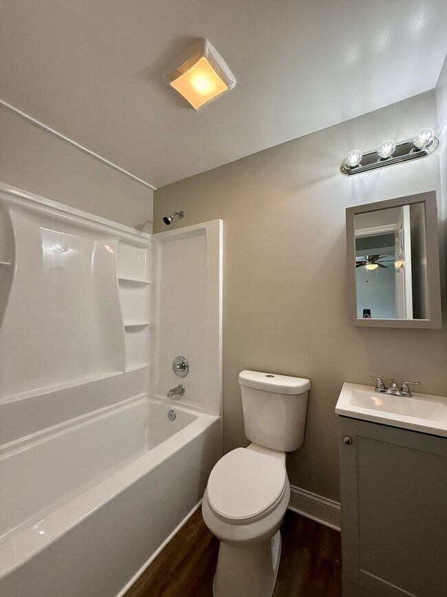 Building Photo - Oak Ridge 37830 - 1 Bedroom, 1 Bath Quadpl...