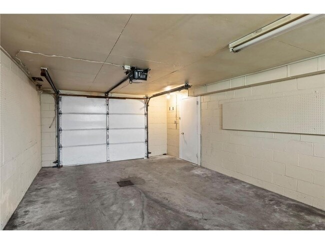 Building Photo - 1435 Englert Rd