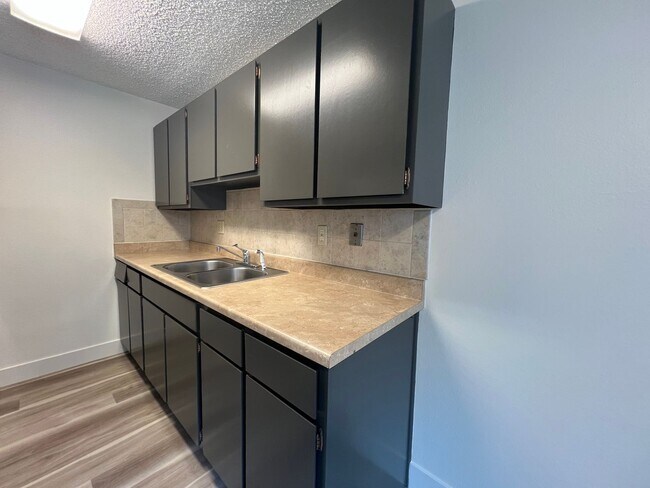 Building Photo - 10th Street Square Apartments