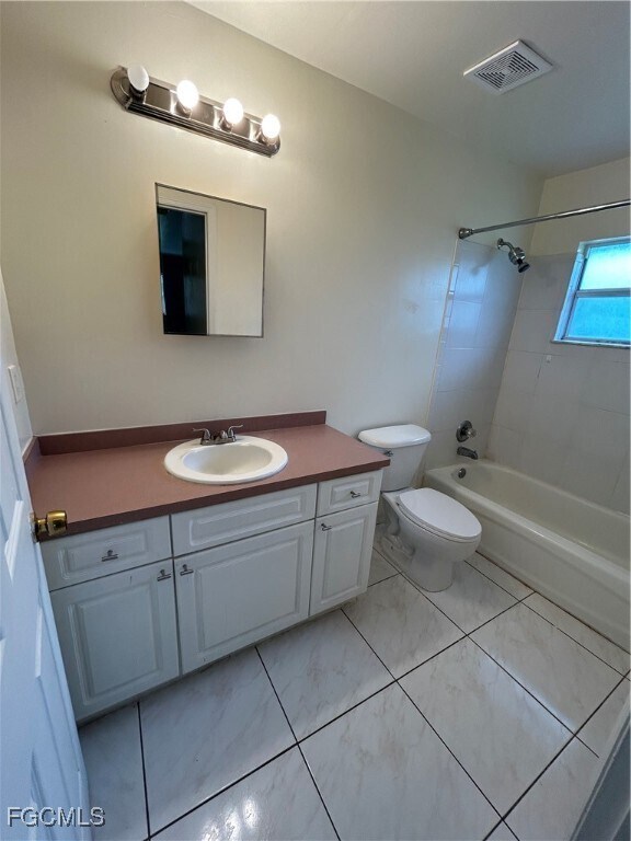 Building Photo - 245 Meadow Rd