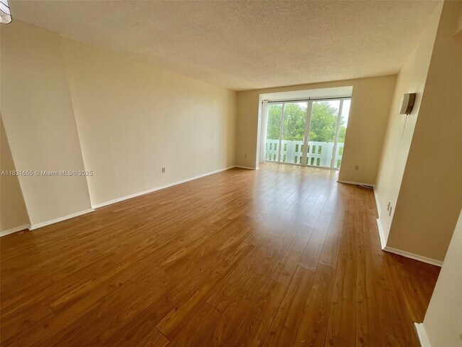 Building Photo - 919 Hillcrest Dr