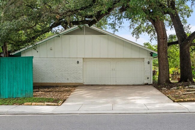 Building Photo - 6604 Woodhue Dr