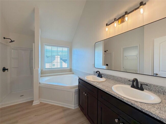 Building Photo - 2770 Austin Ridge Dr NE