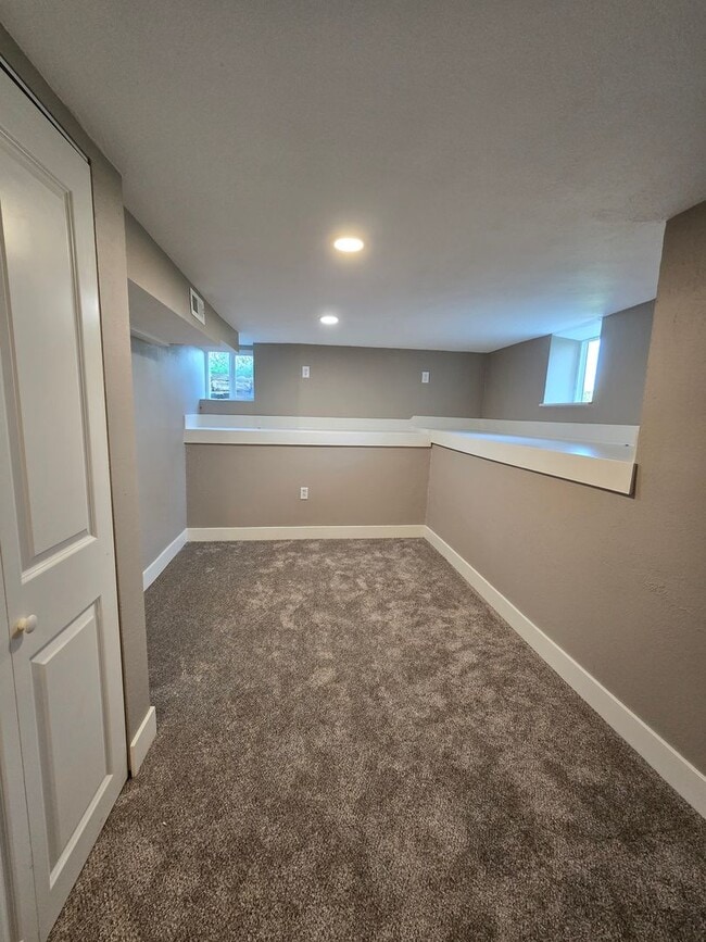 Building Photo - 2 Bedroom Ranch home- HORSES ALLOWED