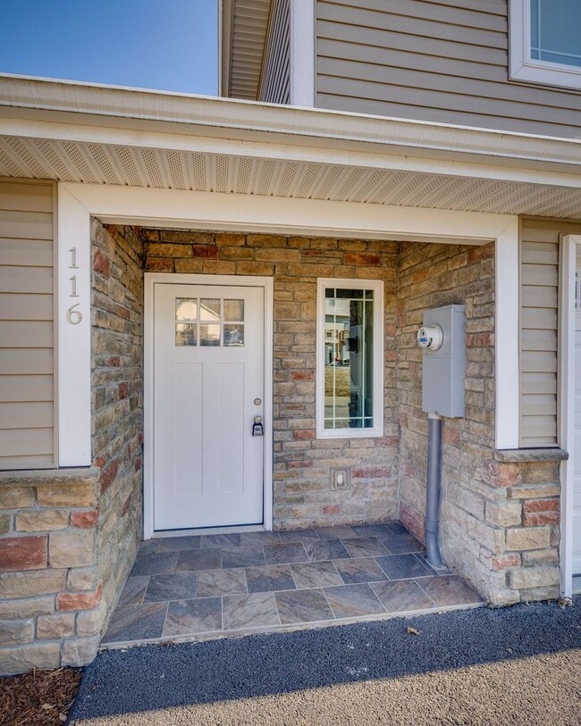 Building Photo - Gorgeous 3 br/2.5 bath Condo in Abingdon VA