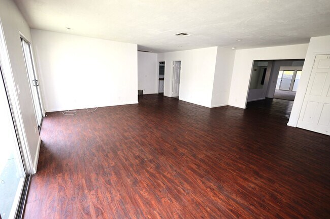 Building Photo - 1604 E Palm Ave