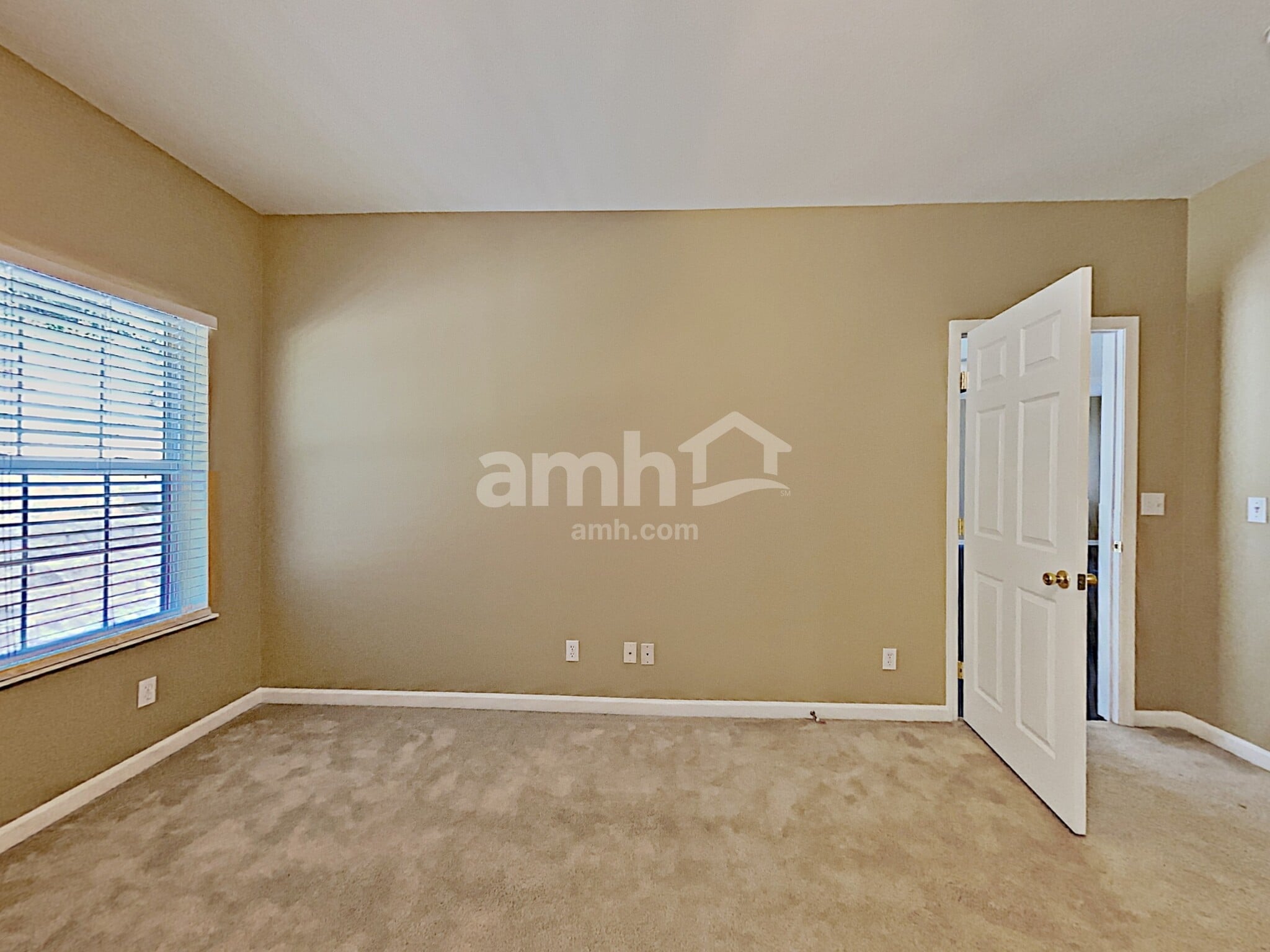 Building Photo - 1001 High Ridge Dr N