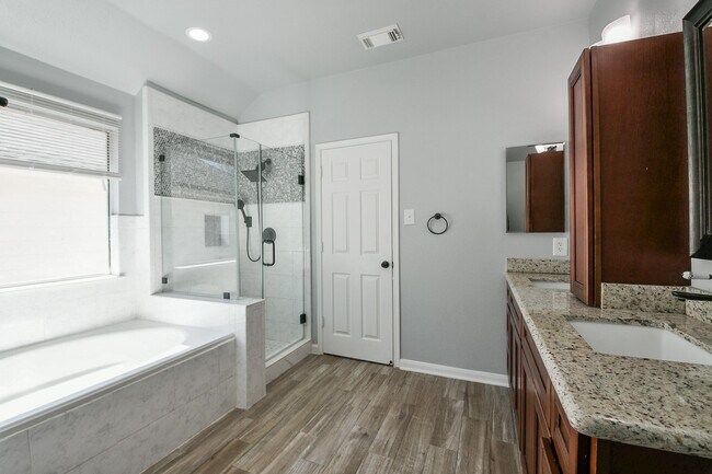 Building Photo - 5410 Linden Grove Ct