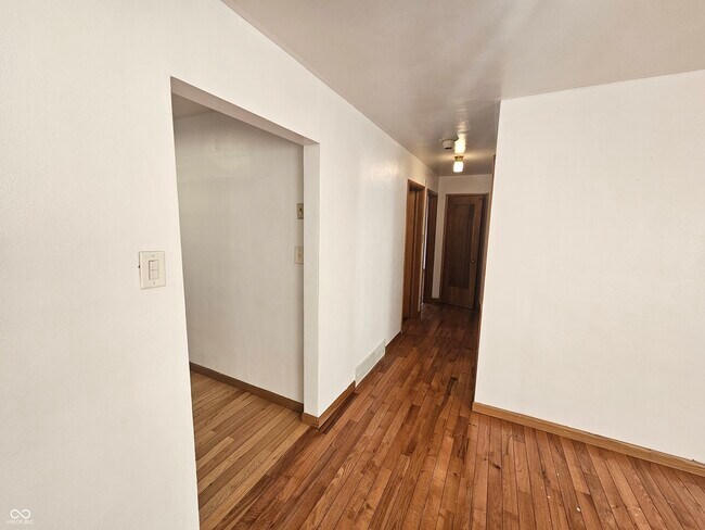 Building Photo - 6607 Lockwood Ln