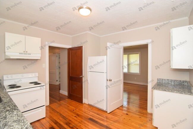 Primary Photo - $1,200 - 2 bed/1 bath home for lease!, TOT...
