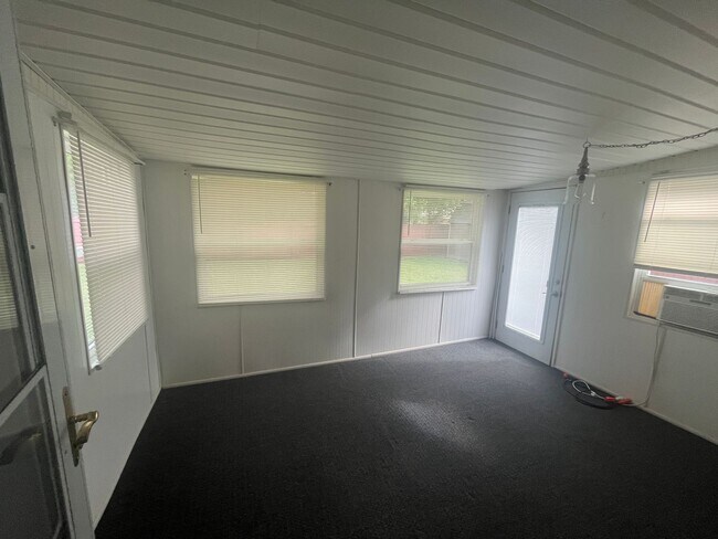 Building Photo - Nice Family home in Ward