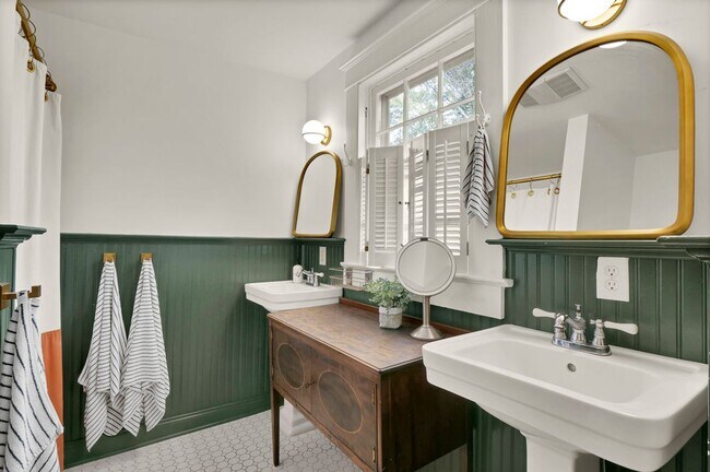 Building Photo - Gorgeous Historic Home in Downtown Wilmington