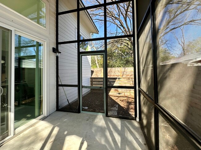 Building Photo - 5008 Lott Ave