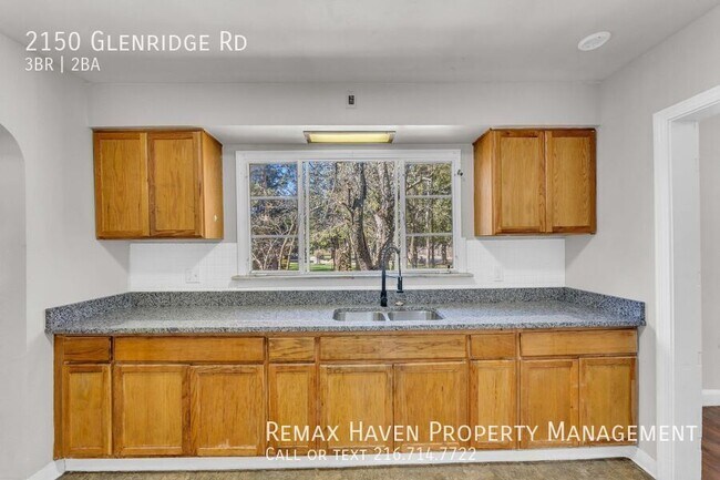 Building Photo - 2150 Glenridge Rd