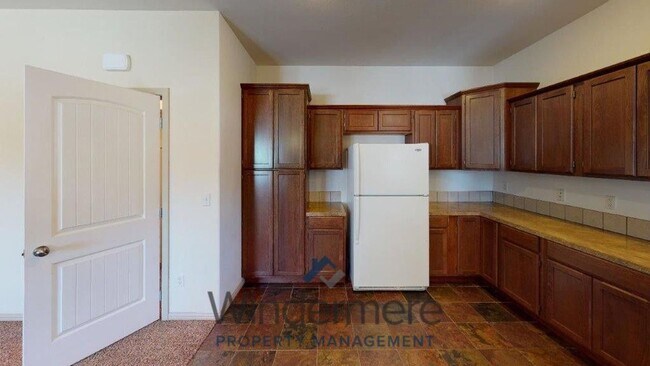 Building Photo - coll1100