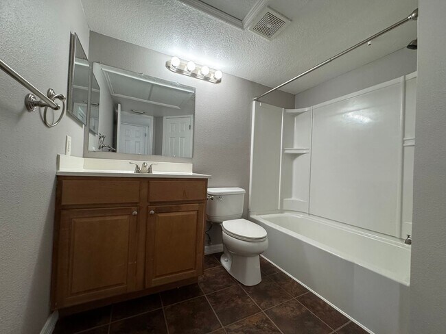 Building Photo - 2/2 Condo in Gated Lakefront Community ~ G...