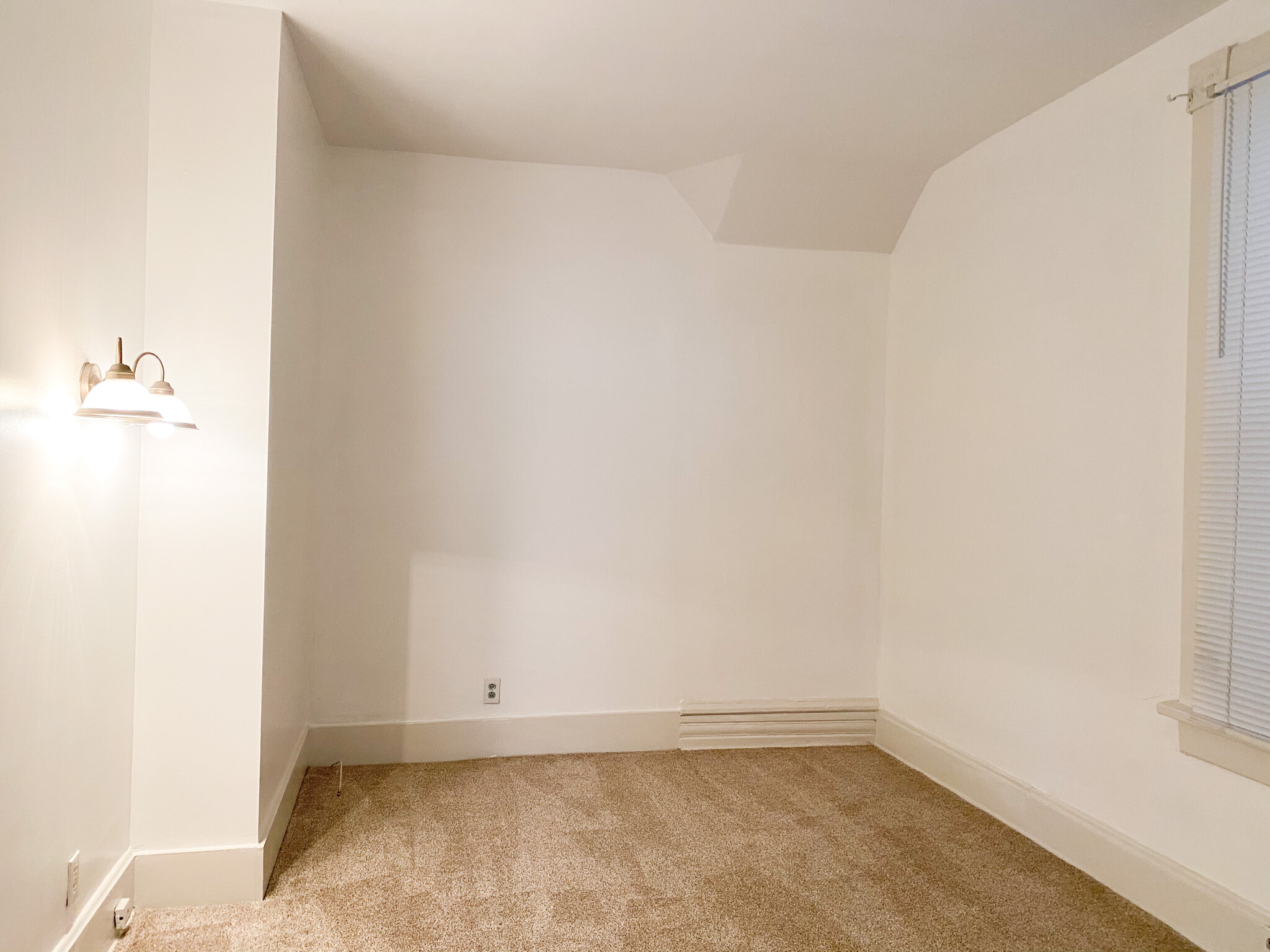 Building Photo - 432 E Whittier St