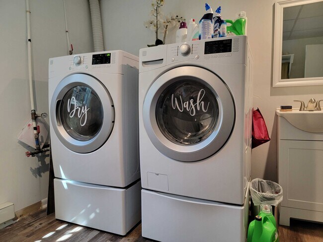 Building Photo - 350 Blue Bell Dr