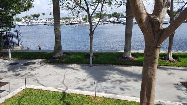 Building Photo - 2 Bed / 2 Bath | Terrazas Riverpark Village #804 – Miami
