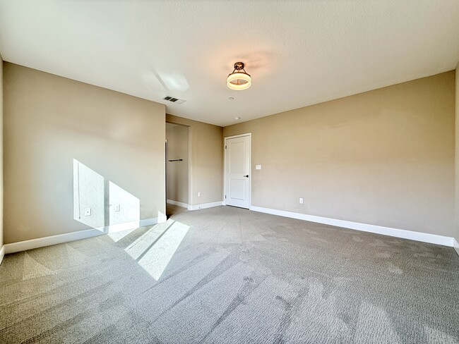 Building Photo - 7107 Oswego Ct