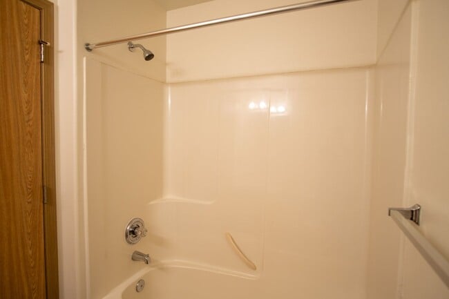 Building Photo - Garden Level 1 Bdr w/ Private Patio Ready ...