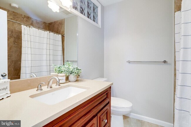 Building Photo - 2911 S Woodstock St