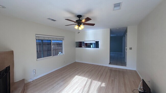 Building Photo - 1505 Bandera Ln