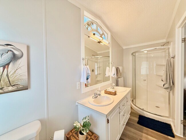 Building Photo - Recently renovated-3 bedroom/2 bathroom home-fully furnished-located in Tanglewood Subdivision