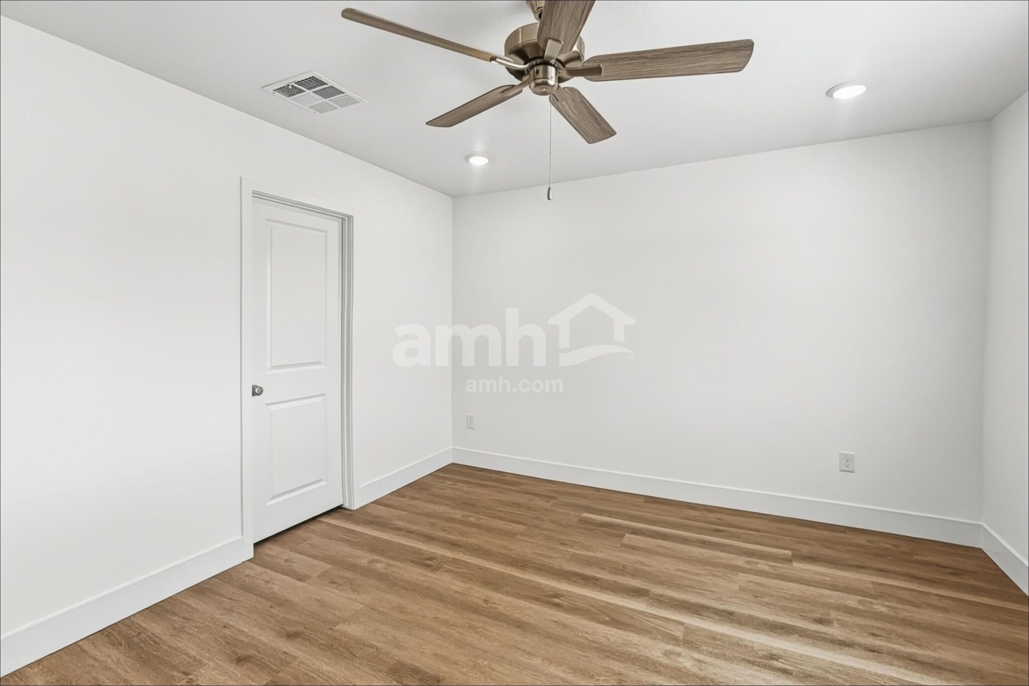 Building Photo - 9579 Marchmont Rd