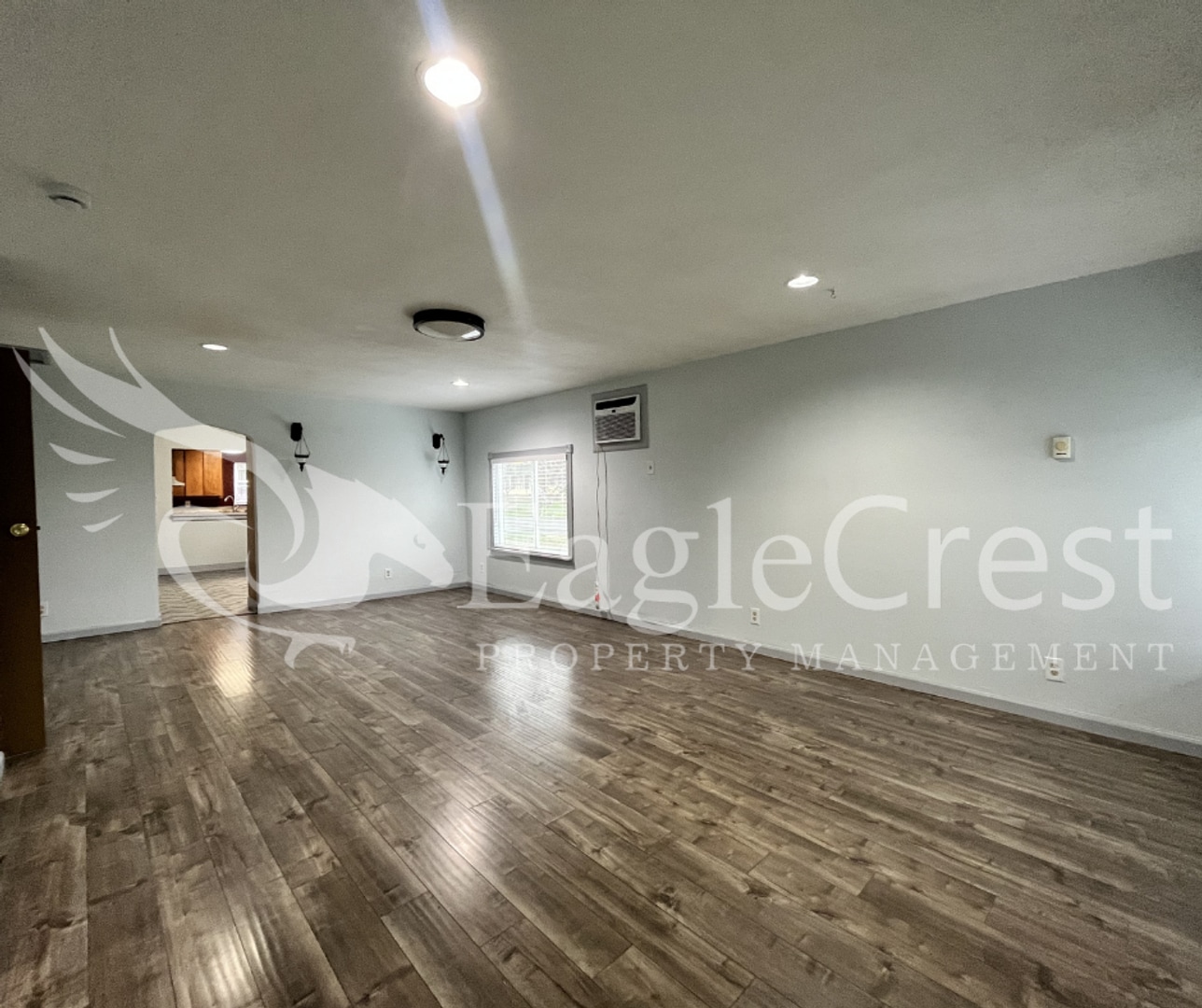 Building Photo - Comfortable 5 Bedroom Home with Modern Touches, Large Bedrooms & Front Porch