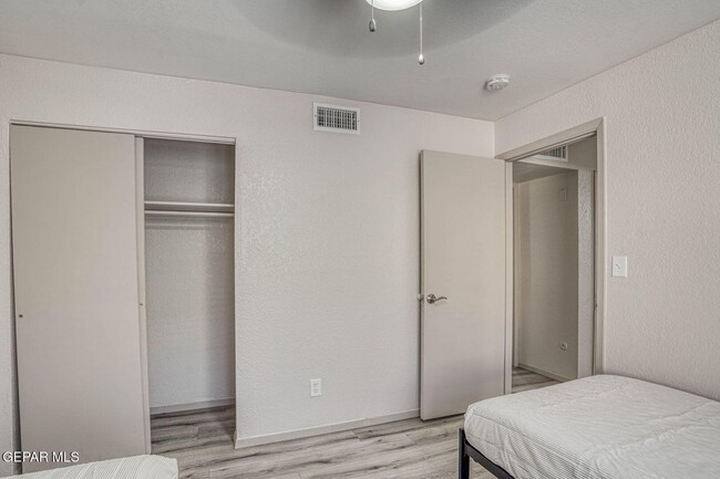 Building Photo - 311 Zenith Dr