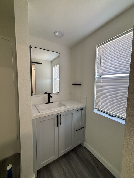 Building Photo - 4435 Nobel Dr