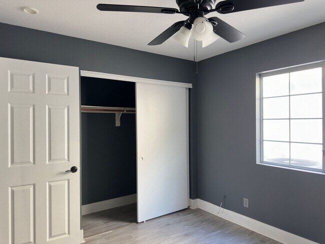 Building Photo - Updated Single Story, 2 Bedroom Home in De...
