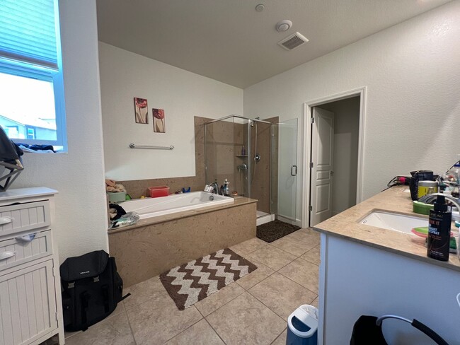 Building Photo - Beautiful 2 story home located in gated community of Wallis Ranch Dublin