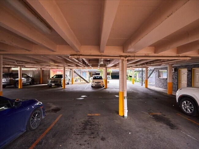 Building Photo - 1840 Richmond Ave