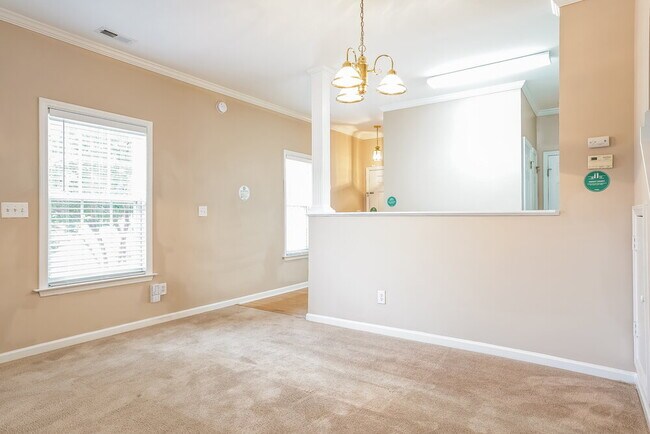 Building Photo - 2000 Persimmon Ridge Dr