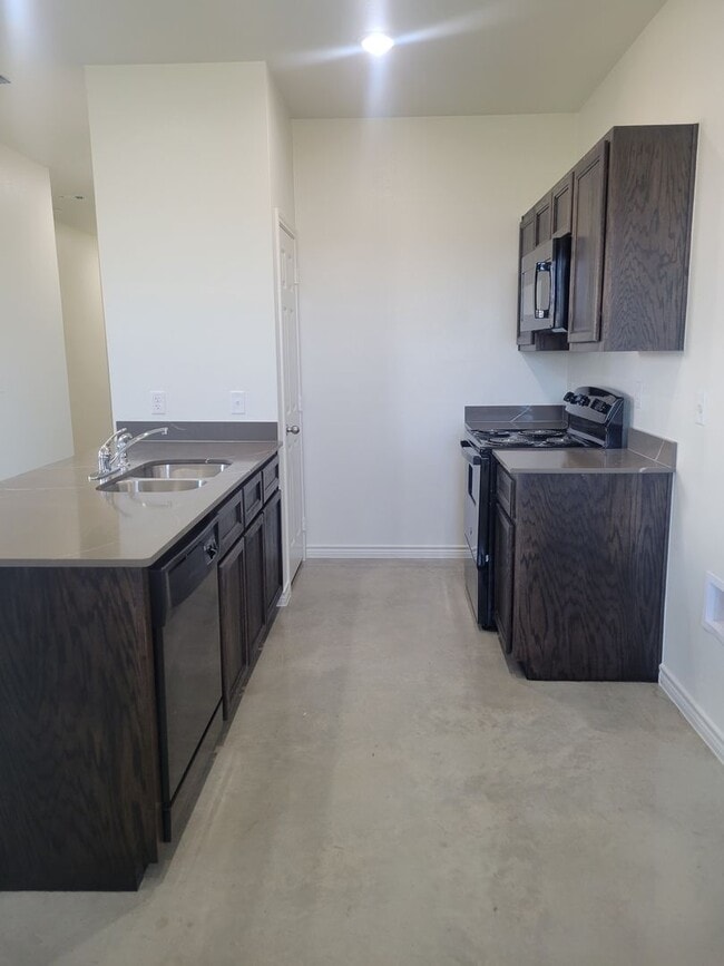 Building Photo - 2325 Zanoletti Ct