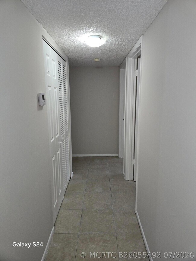 Building Photo - 1141 Lake Victoria Dr
