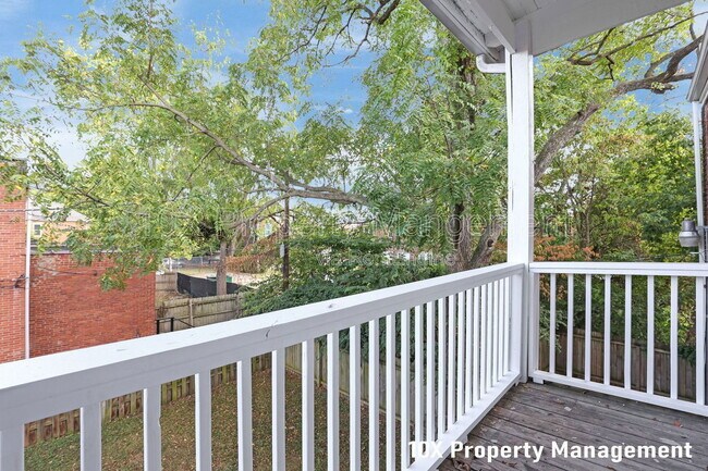 Building Photo - 382 Carpenter St