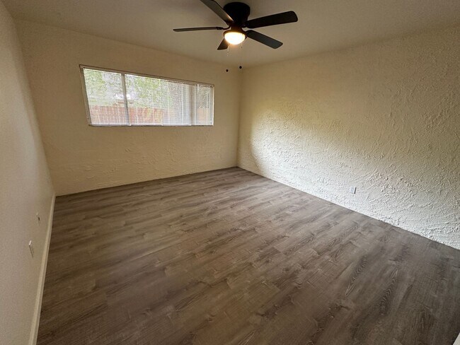 Building Photo - APARTMENT - UPTOWN SEDONA
