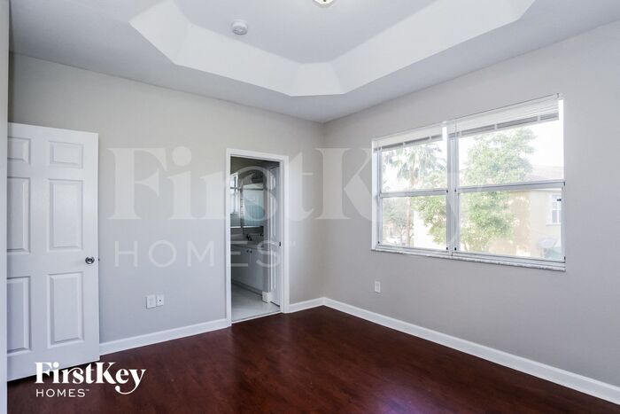 Building Photo - 2503 NE 41st Pl